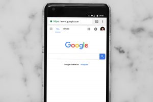 Phone-displaying-Google-Home-page